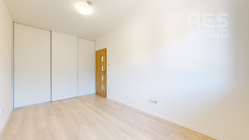 PREDAJ, 4 izbový dom v trojdome so záhradou, lokalita Píniová alej.