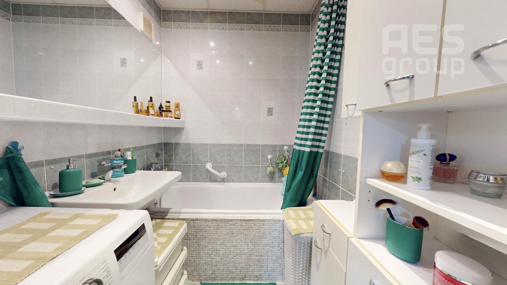 PREDAJ, 3 izbový byt s loggiou, ul. Štefana Králika, Bratislava – Devínska Nová Ves