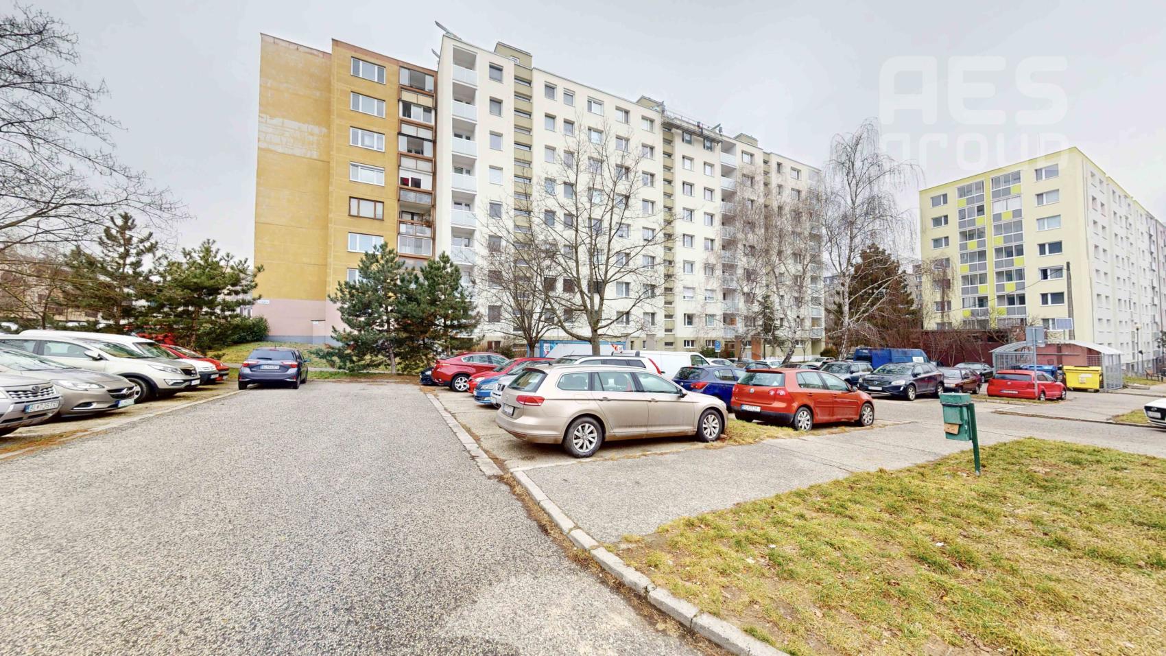 PREDAJ, 3 izbový byt s loggiou, ul. Štefana Králika, Bratislava – Devínska Nová Ves