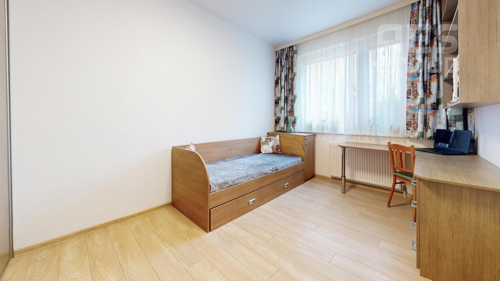 PREDAJ, 3 izbový byt s loggiou, ul. Štefana Králika, Bratislava – Devínska Nová Ves