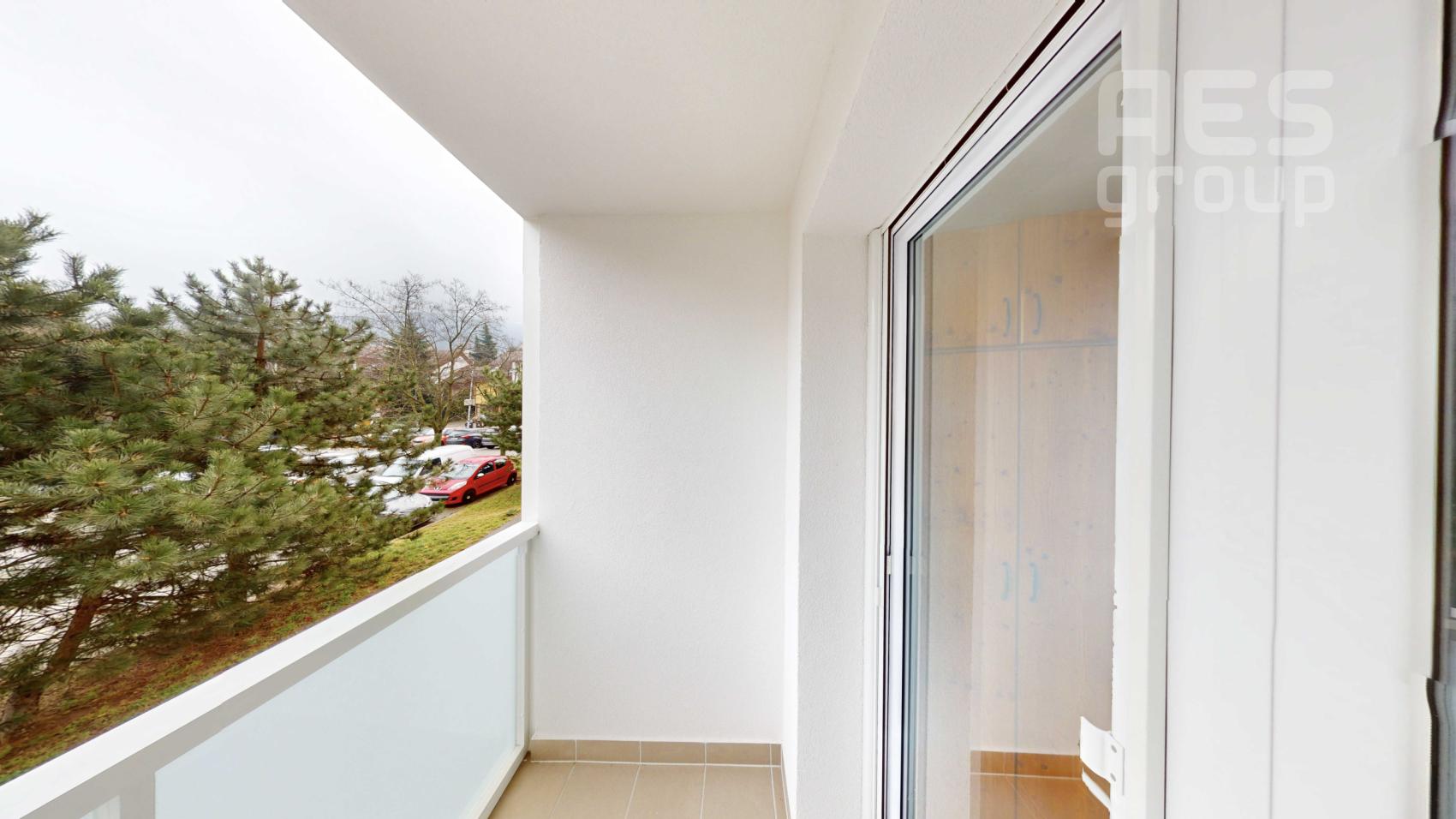 PREDAJ, 3 izbový byt s loggiou, ul. Štefana Králika, Bratislava – Devínska Nová Ves