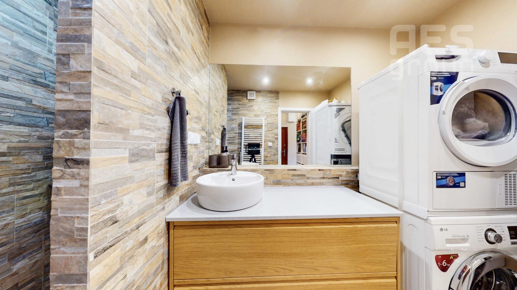 PREDAJ, 2 izbový byt , ul. Studenohorská, Bratislava – Lamač