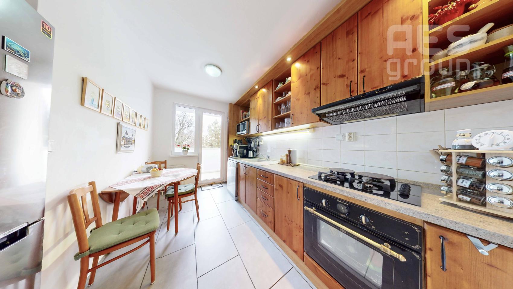 PREDAJ, 3 izbový byt s loggiou, ul. Štefana Králika, Bratislava – Devínska Nová Ves