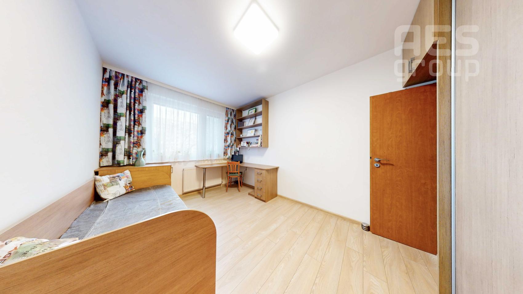 PREDAJ, 3 izbový byt s loggiou, ul. Štefana Králika, Bratislava – Devínska Nová Ves