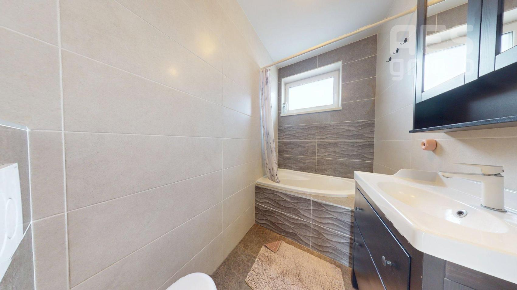 PREDAJ, 4 izbový radový dom s garážou, Konvalinková ul. Stupava