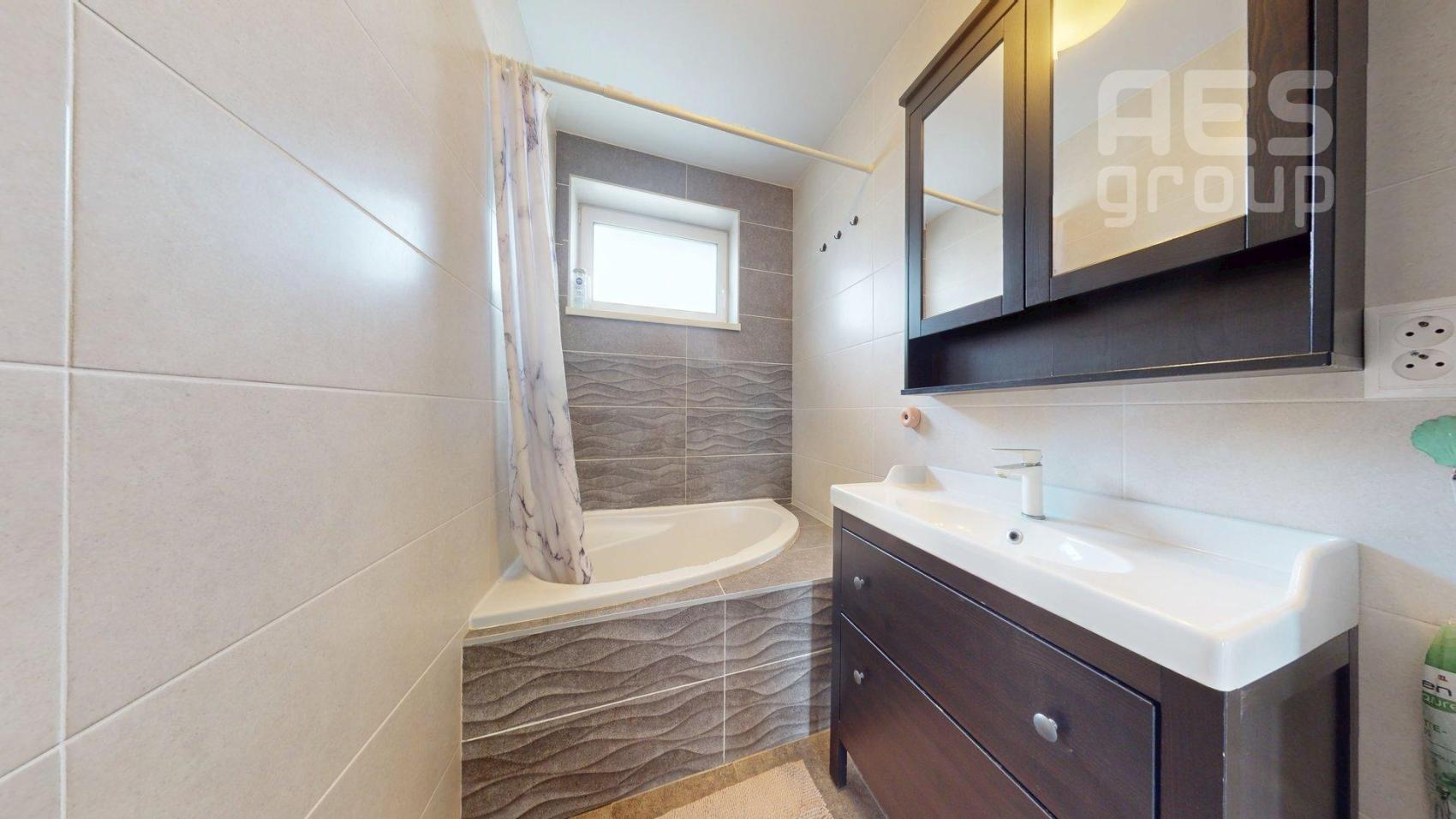 PREDAJ, 4 izbový radový dom s garážou, Konvalinková ul. Stupava