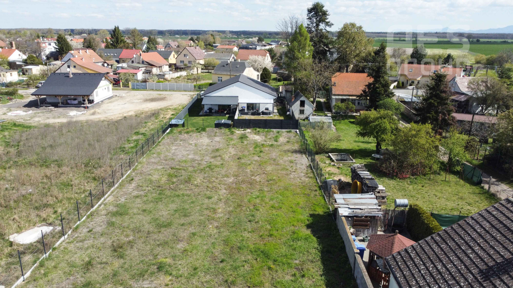 PREDAJ, STAVEBNÝ POZEMOK 1226 m2, ZÁHORSKÁ VES