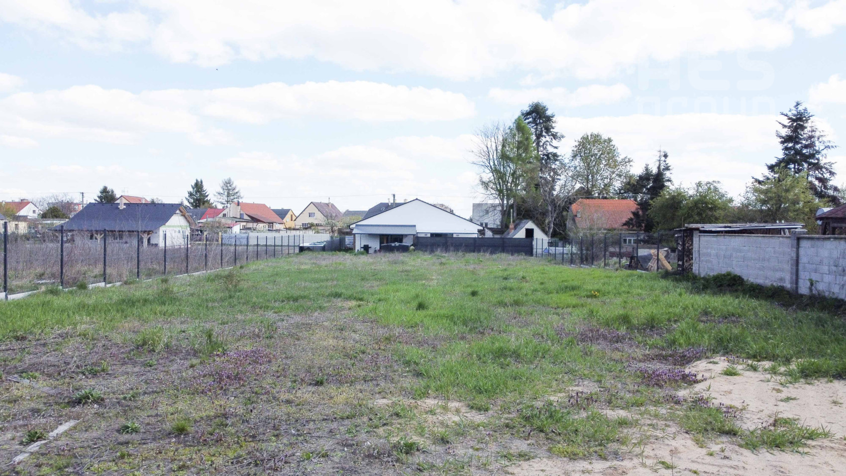 PREDAJ, STAVEBNÝ POZEMOK 1226 m2, ZÁHORSKÁ VES