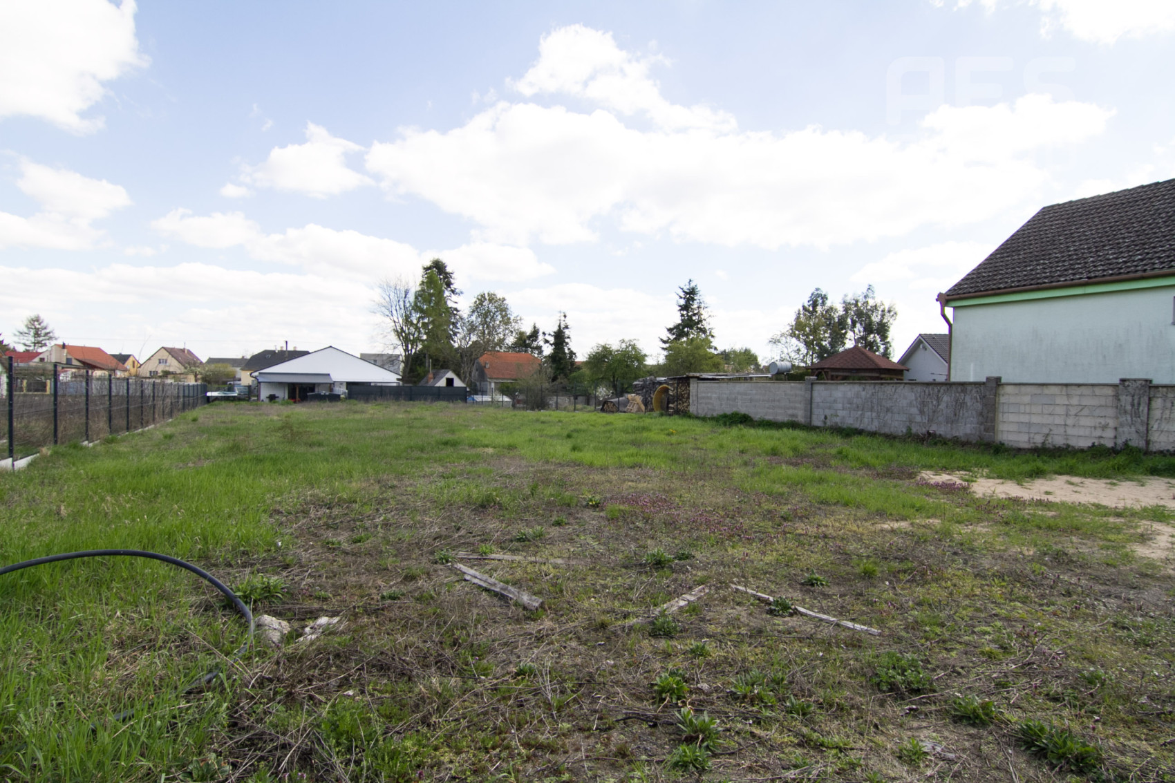 PREDAJ, STAVEBNÝ POZEMOK 1226 m2, ZÁHORSKÁ VES