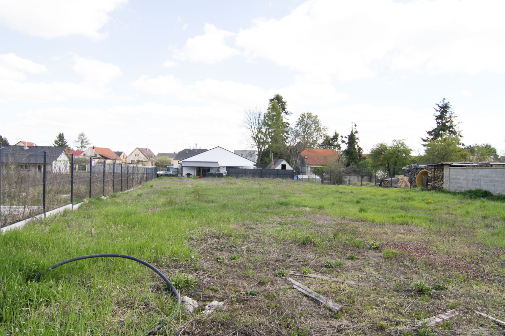 PREDAJ, STAVEBNÝ POZEMOK 1226 m2, ZÁHORSKÁ VES