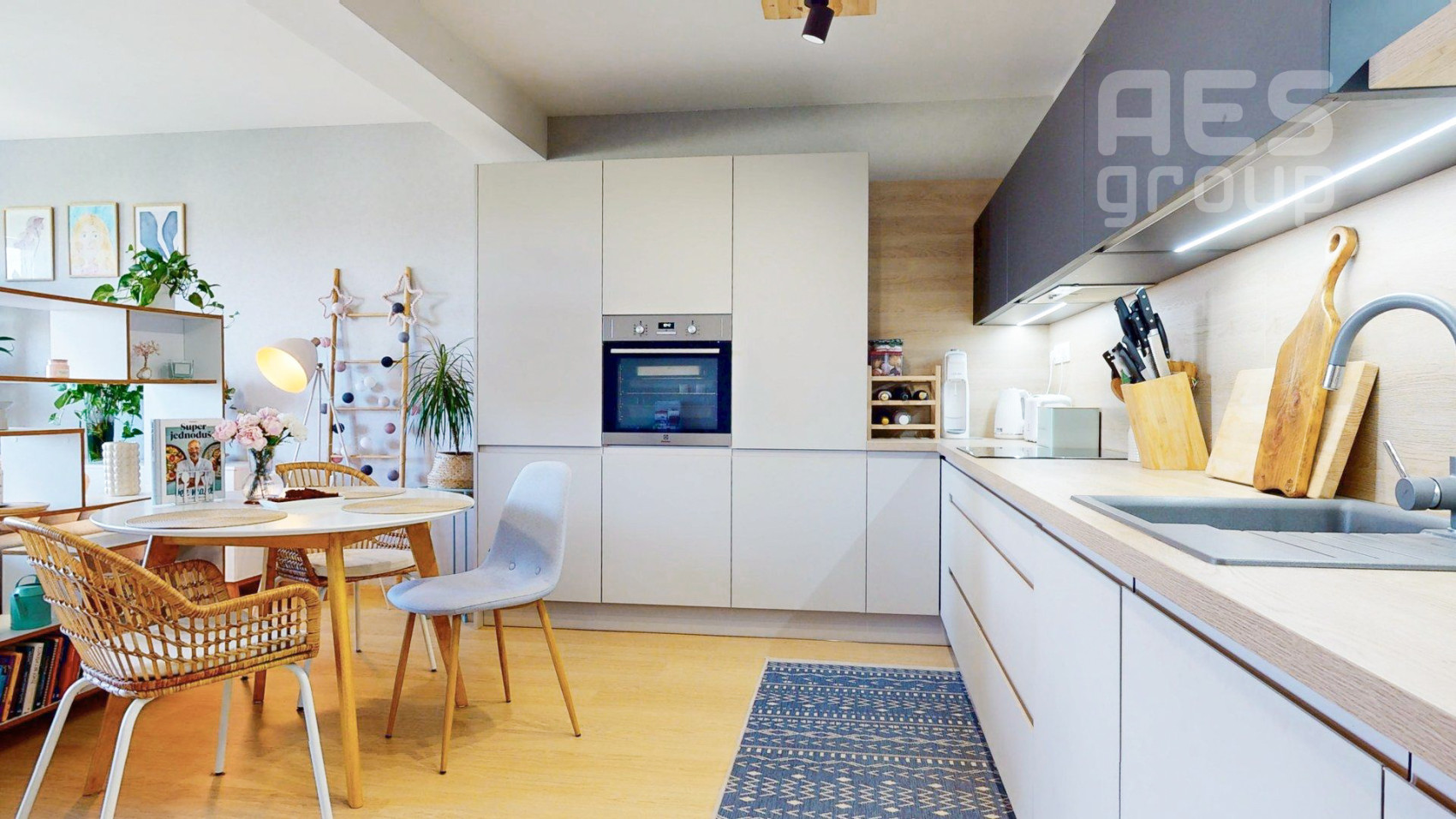 PRENÁJOM, 2 izbový byt s terasou a balkónom, ul. V. Šikulu, Stupava