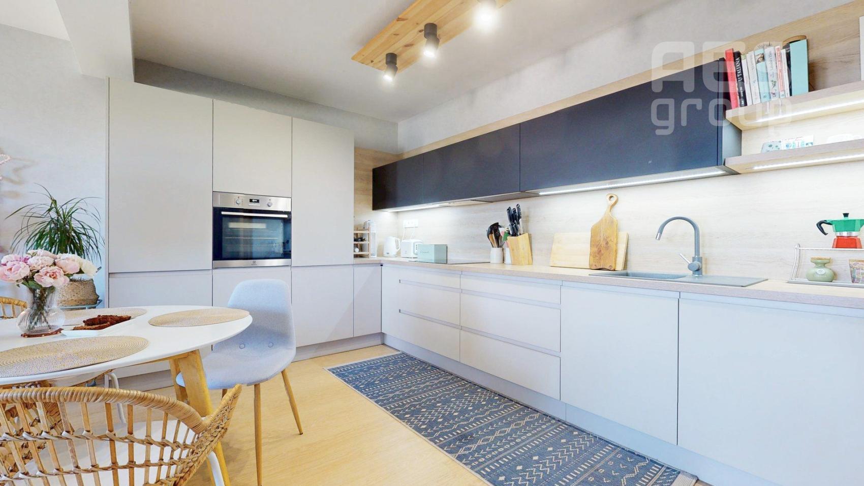 PRENÁJOM, 2 izbový byt s terasou a balkónom, ul. V. Šikulu, Stupava