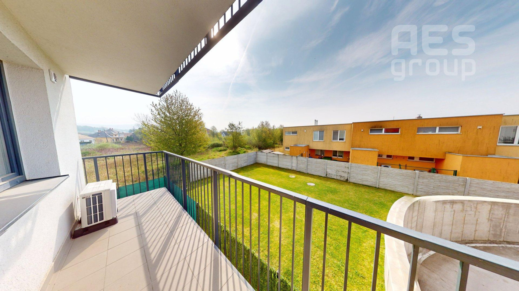 PRENÁJOM, 2 izbový nezariadený byt s garážovým státím, Stupava