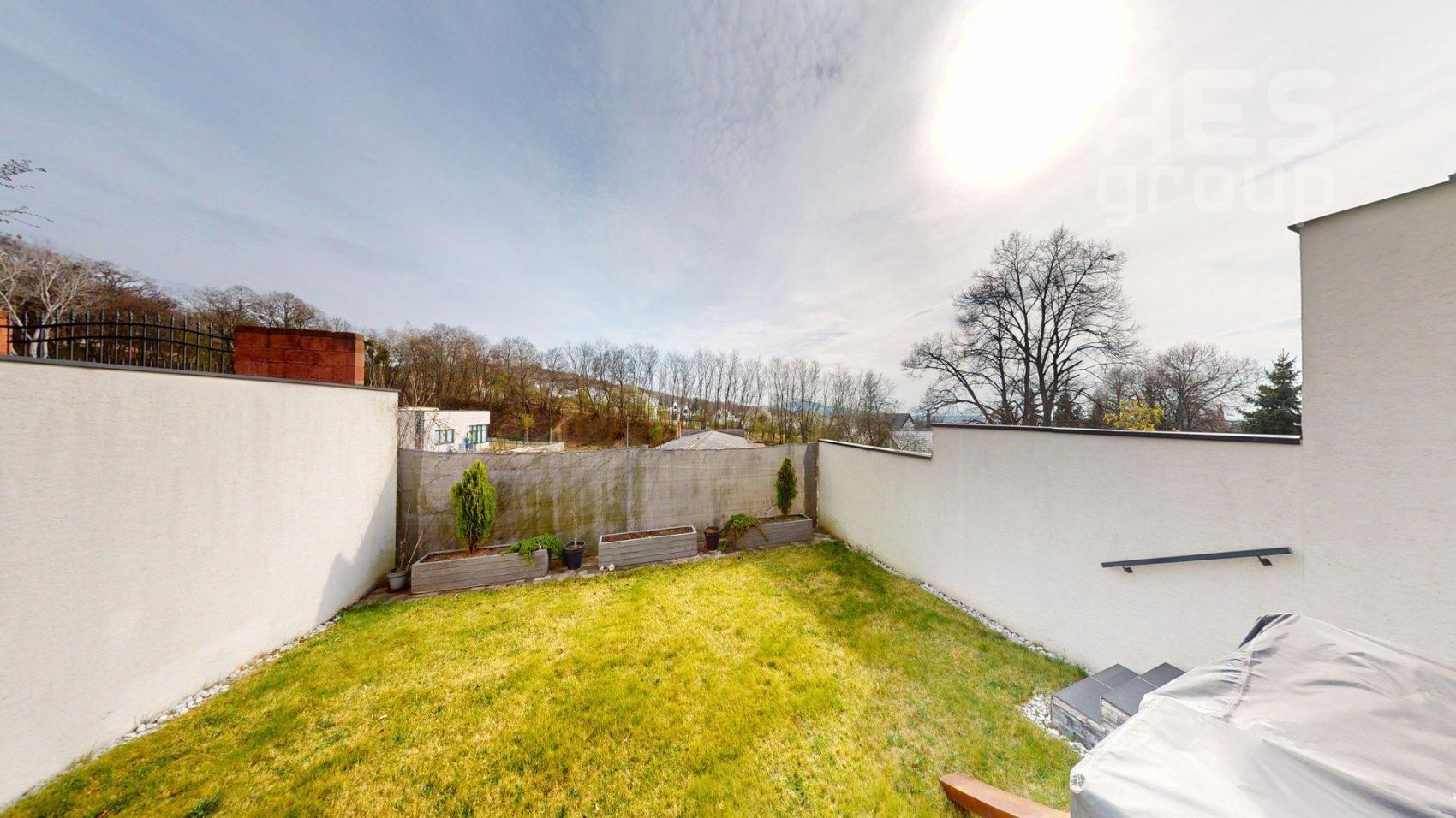 PREDAJ, 4 izbový radový dom s garážou, Konvalinková ul. Stupava