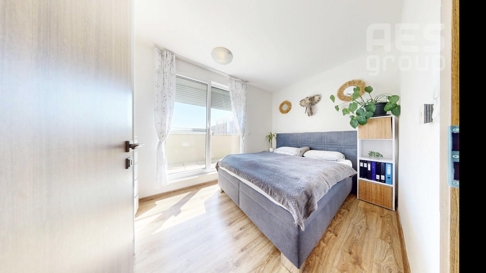 PREDAJ, 4-izbový mezonetový byt s veľkou terasou, ul. Cementárenská