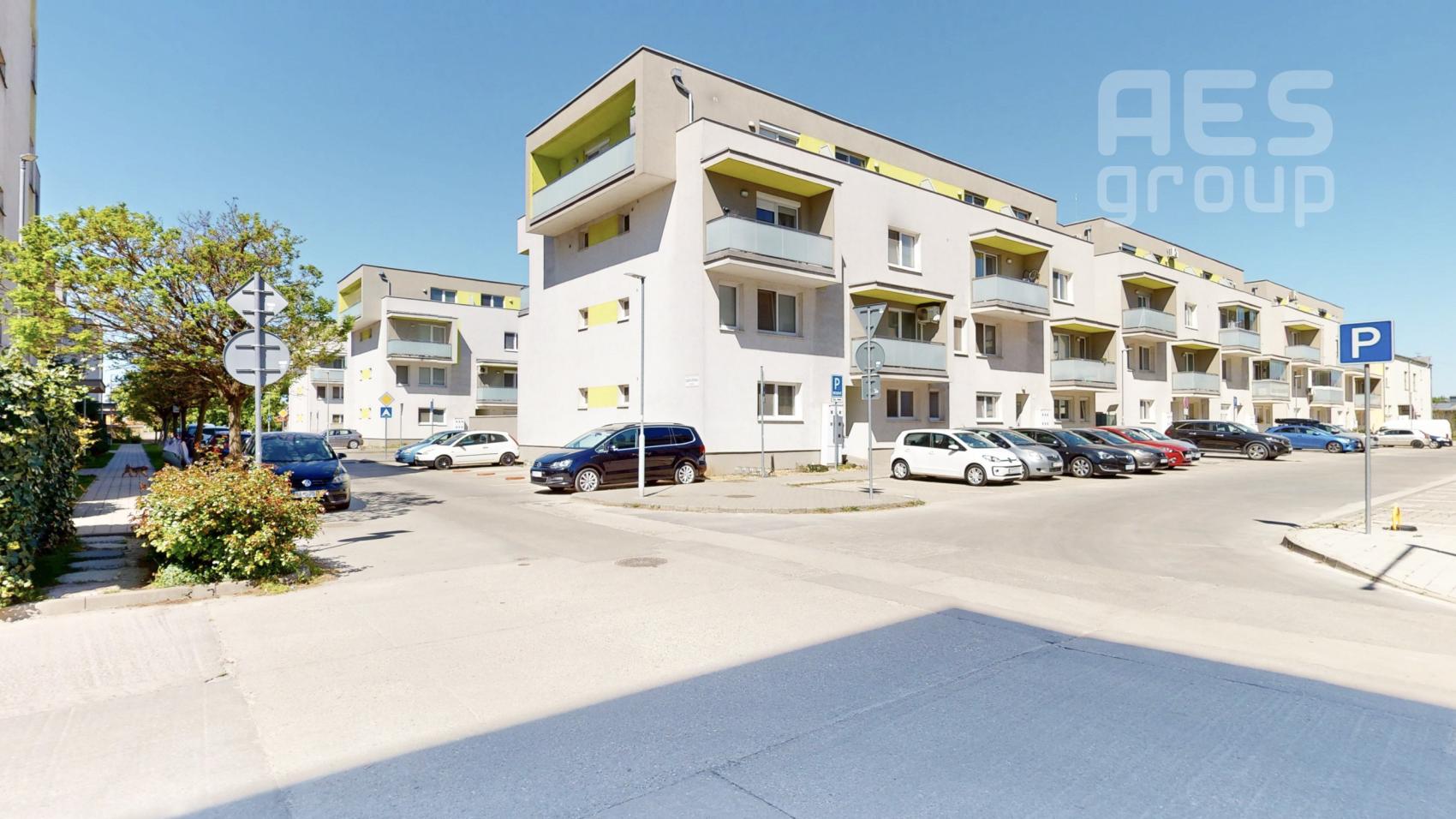 PREDAJ, 4-izbový mezonetový byt s veľkou terasou, ul. Cementárenská