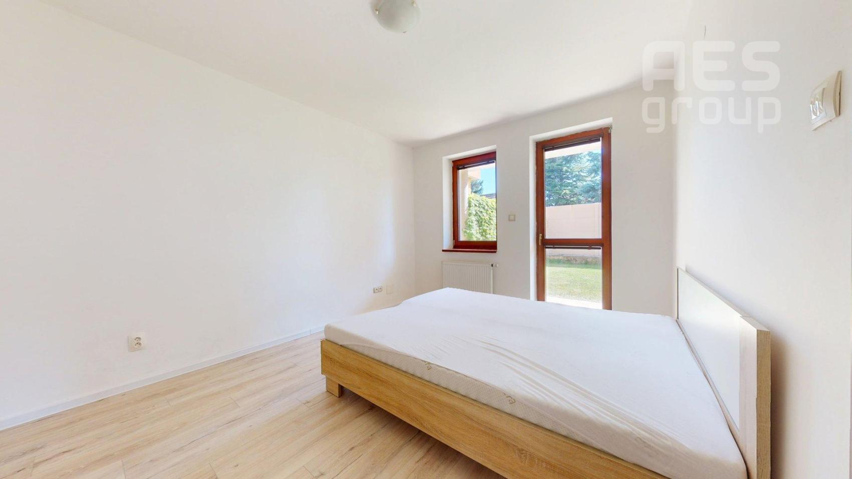 PREDAJ, 2 izbový byt s predzáhradkou a parkovaním, Záhorská Bystrica