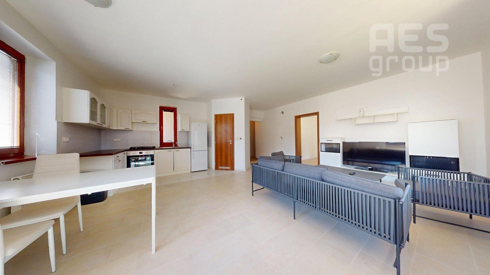 PREDAJ, 2 izbový byt s predzáhradkou a parkovaním, Záhorská Bystrica