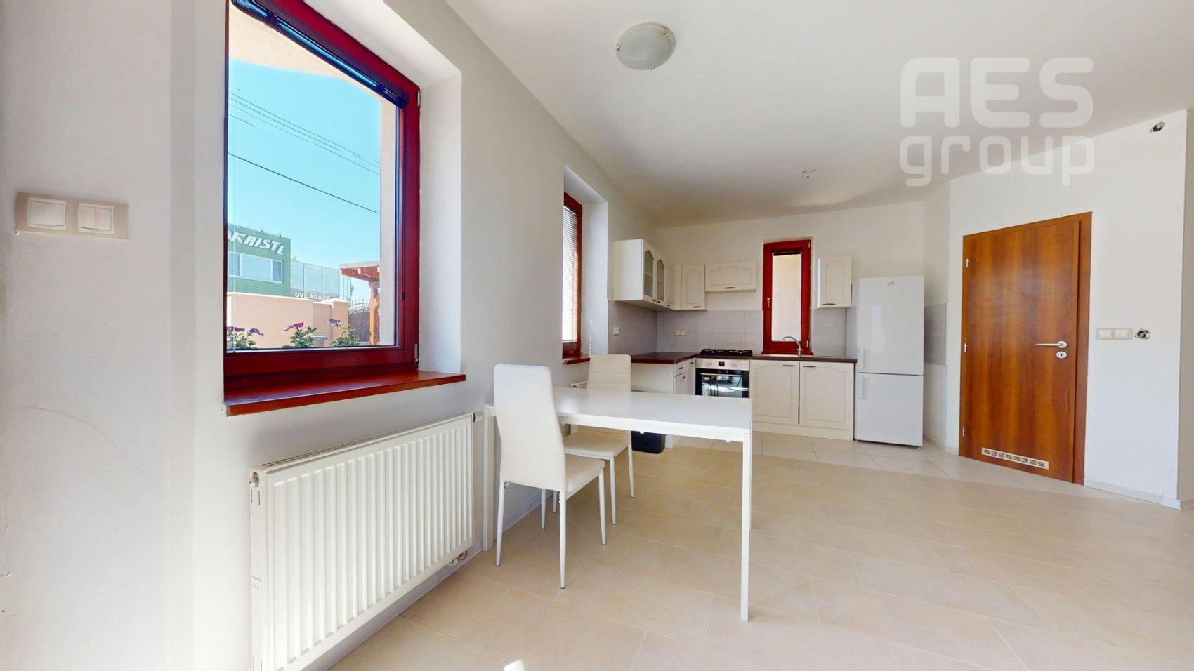 PREDAJ, 2 izbový byt s predzáhradkou a parkovaním, Záhorská Bystrica