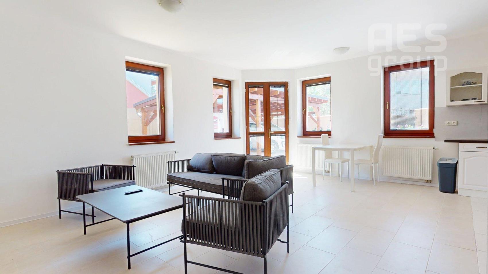 PREDAJ, 2 izbový byt s predzáhradkou a parkovaním, Záhorská Bystrica