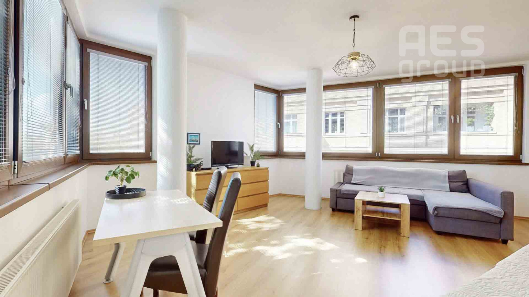 PRENÁJOM, 2 IZBOVÝ BYT, UL. 29 AUGUSTA, BRATISLAVA STARÉ MESTO