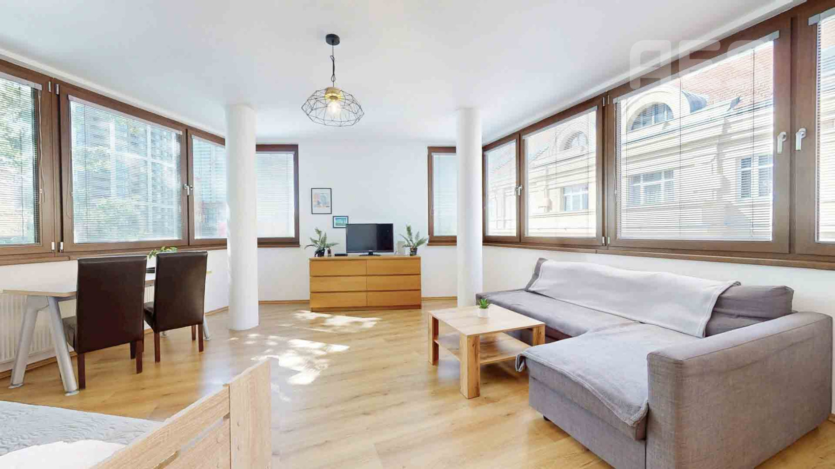 PRENÁJOM, 2 IZBOVÝ BYT, UL. 29 AUGUSTA, BRATISLAVA STARÉ MESTO