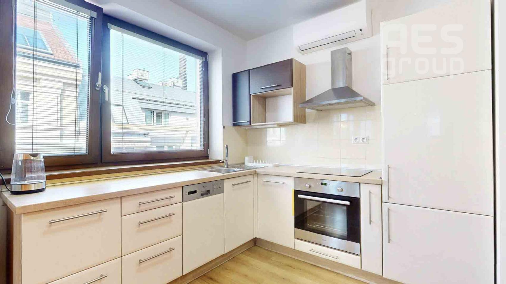 PRENÁJOM, 2 IZBOVÝ BYT, UL. 29 AUGUSTA, BRATISLAVA STARÉ MESTO