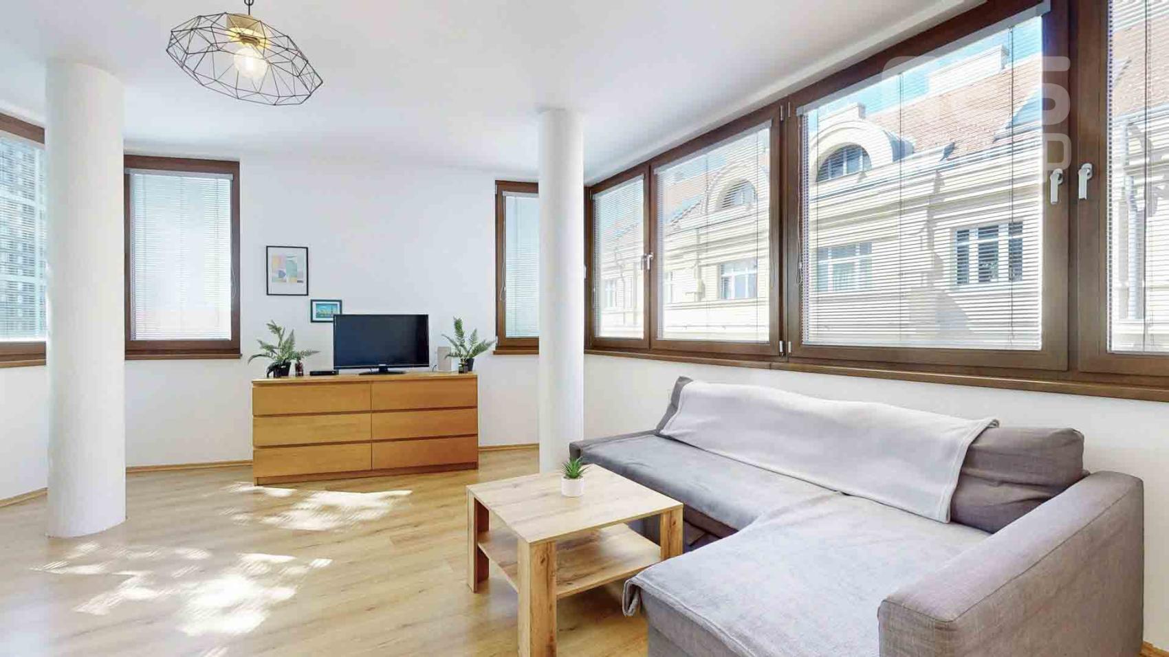 PRENÁJOM, 2 IZBOVÝ BYT, UL. 29 AUGUSTA, BRATISLAVA STARÉ MESTO