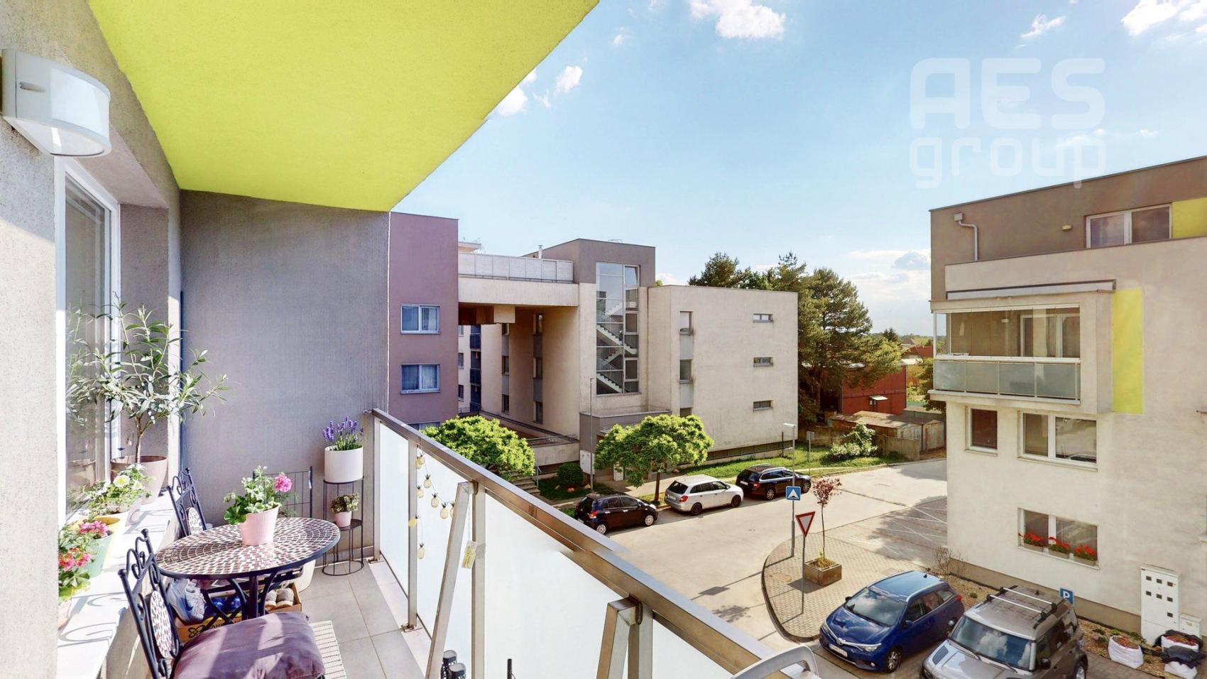 PREDAJ, 4 IZB. MEZONETOVÝ BYT S VEĽKOU TERASOU, CEMENTÁRENSKÁ Ul.,  STUPAVA