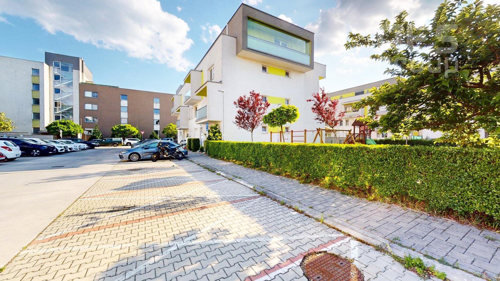 PREDAJ, 4 IZB. MEZONETOVÝ BYT S VEĽKOU TERASOU, CEMENTÁRENSKÁ Ul.,  STUPAVA