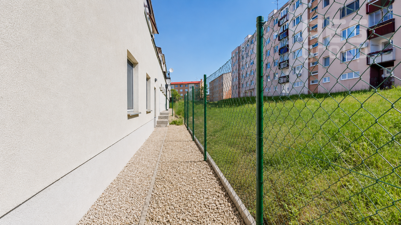 PREDAJ, 2 izbový byt s predzáhradkou, ul. V. Šikulu, Stupava