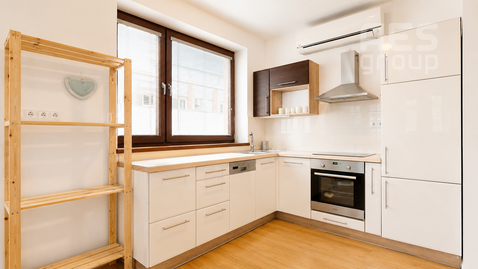 PRENÁJOM, 3 IZBOVÝ BYT, UL. 29 AUGUSTA, BRATISLAVA STARÉ MESTO