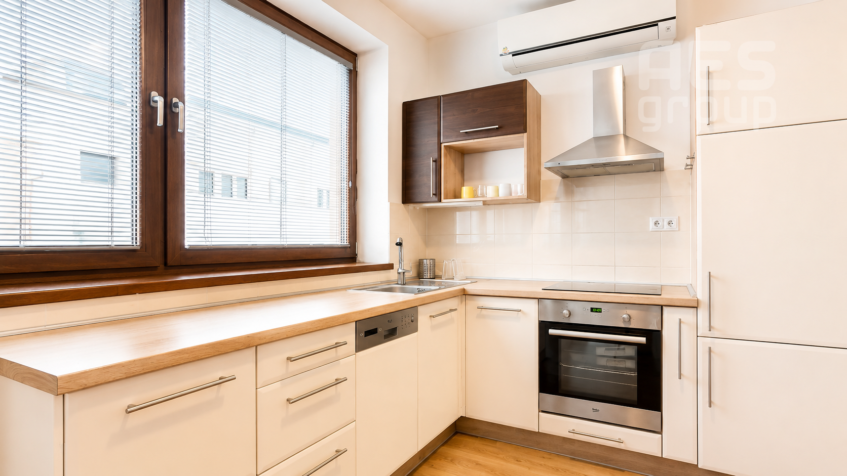 PRENÁJOM, 3 IZBOVÝ BYT, UL. 29 AUGUSTA, BRATISLAVA STARÉ MESTO