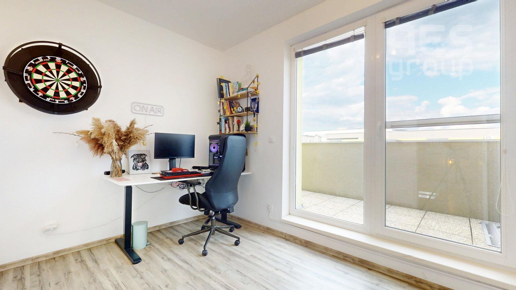 PREDAJ, 4 IZB. MEZONETOVÝ BYT S VEĽKOU TERASOU, CEMENTÁRENSKÁ Ul.,  STUPAVA