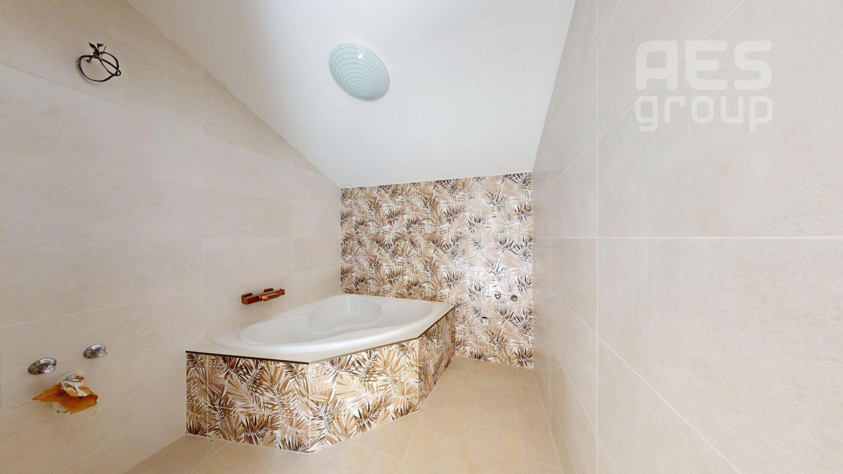 PREDAJ, 3 izbový podkrovný byt v RD s 3BJ, Tatranská ul., Záhorská Bystrica