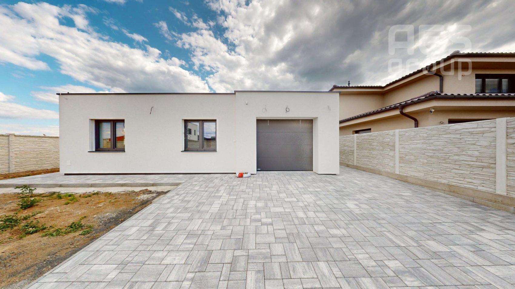 PREDAJ, 4i rodinný dom s garážou, ul. Jelšová, Zohor
