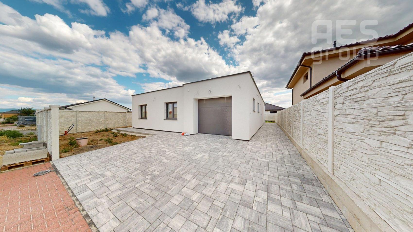PREDAJ, 4i rodinný dom s garážou, ul. Jelšová, Zohor