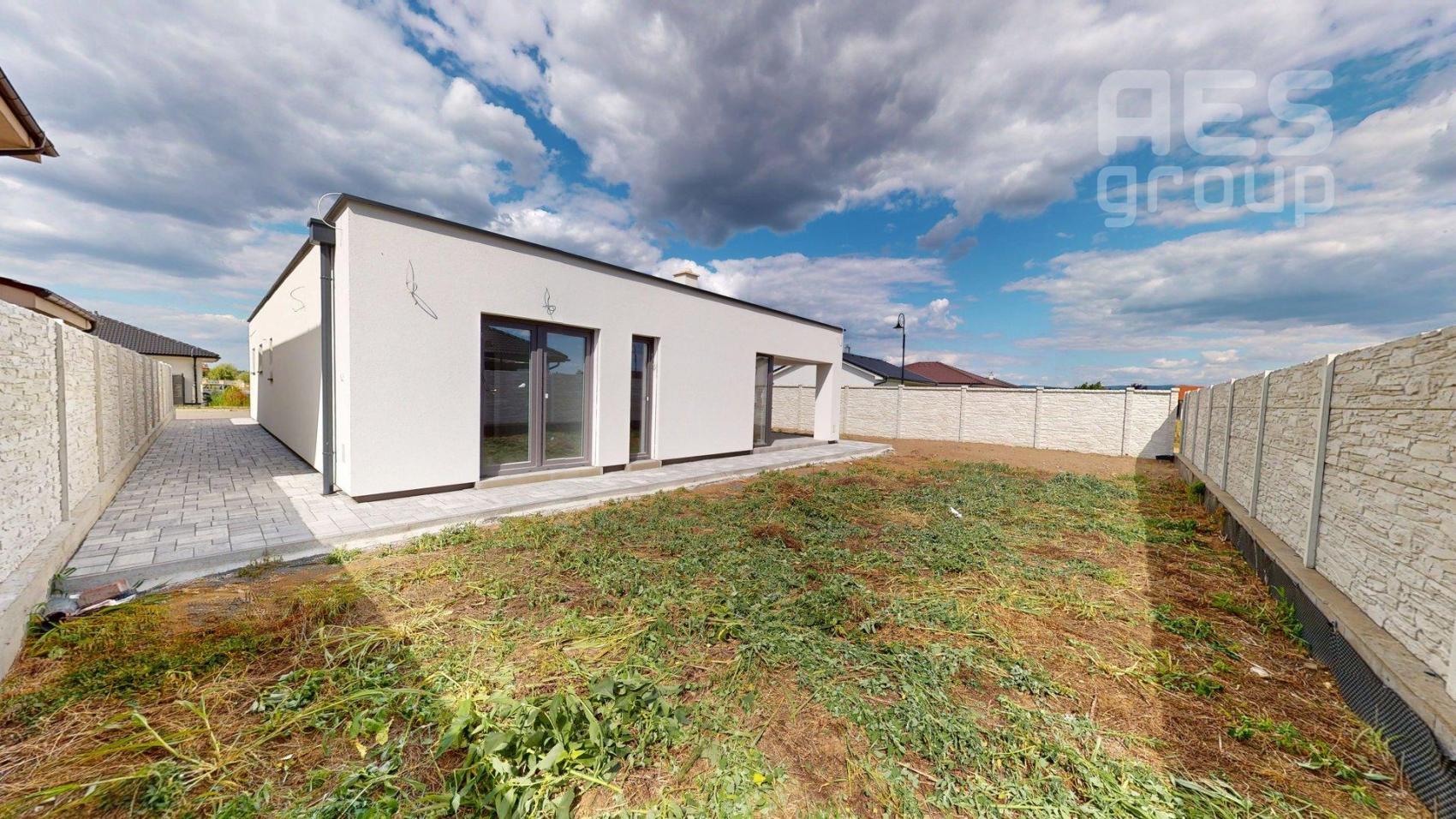 PREDAJ, 4i rodinný dom s garážou, ul. Jelšová, Zohor