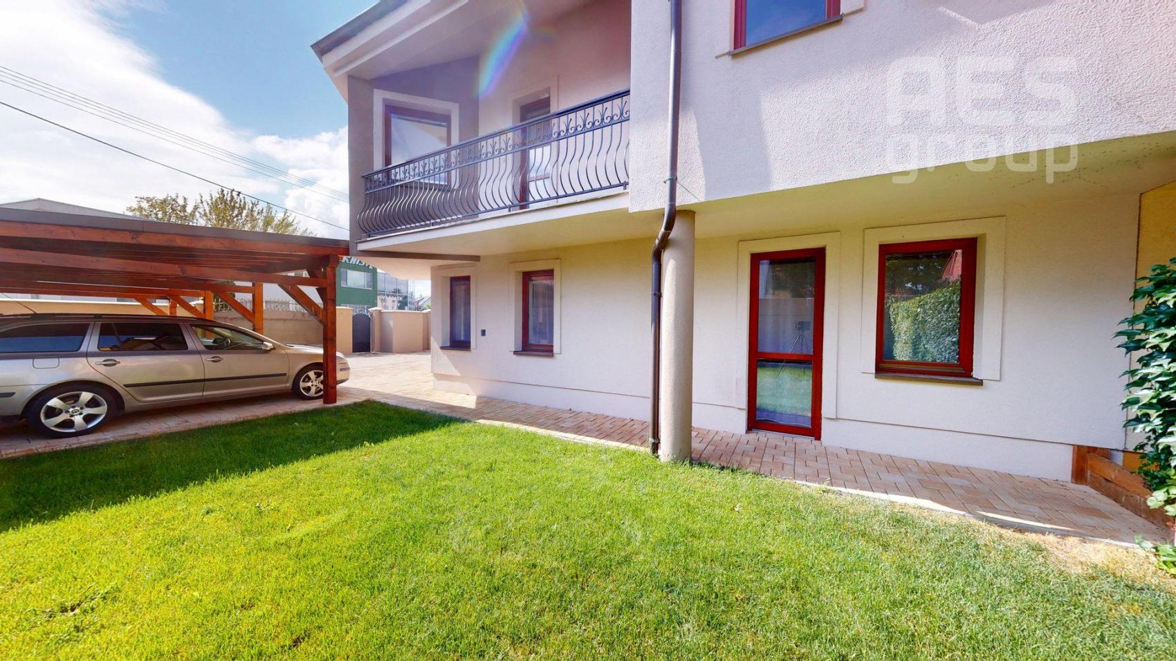 PREDAJ, 2 izbový byt s predzáhradkou a parkovaním, Záhorská Bystrica