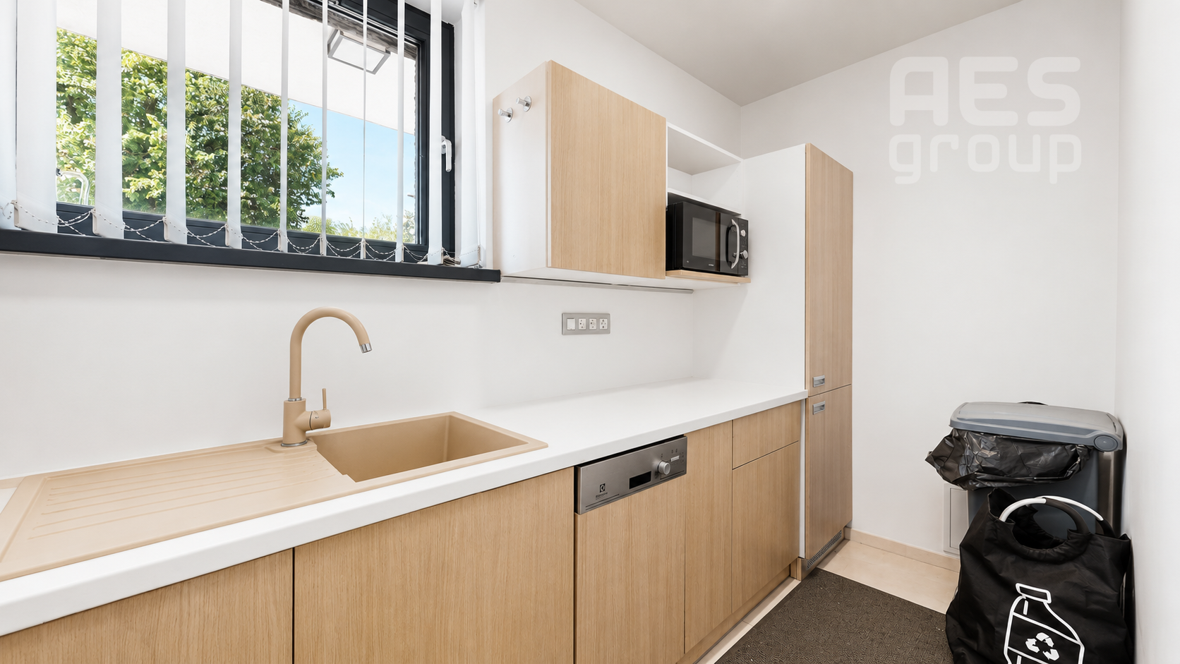 PRENÁJOM MODERNÝCH KANCELÁRSKYCH PRIESTOROV S PARKOVANÍM | KOPČIANSKA UL., BRATISLAVA – PETRŽALKA